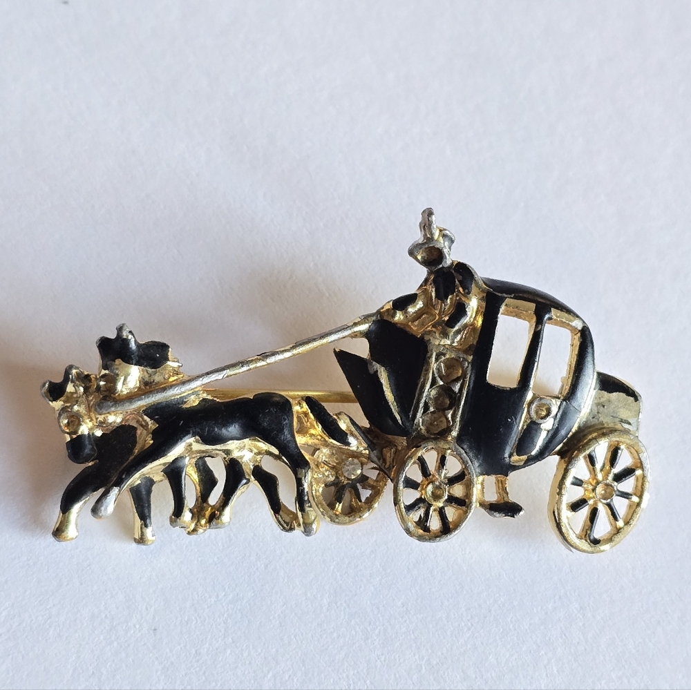 Vintage brooch horse drawn carriage pin black and gold tone jewelry